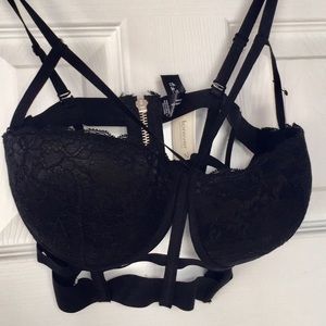 Bra with corset style